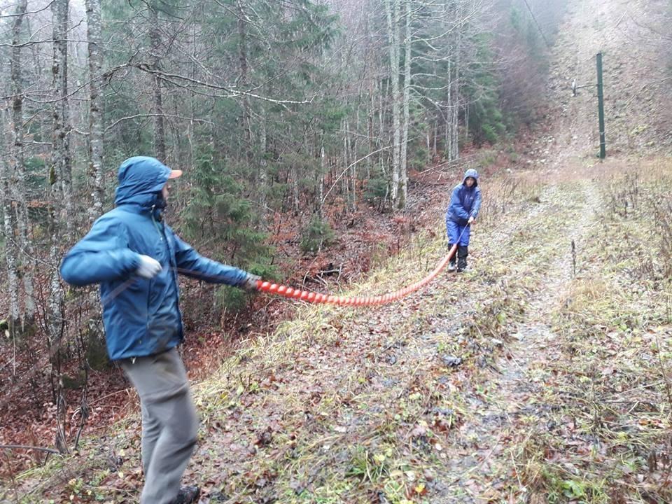 Balises sur câbles de téléski © Groupe Tétras Jura